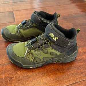 Jack Wolfskin boys hiking boots hikers size 1